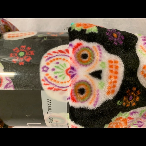 NWT fleece blanket - Picture 3 of 6